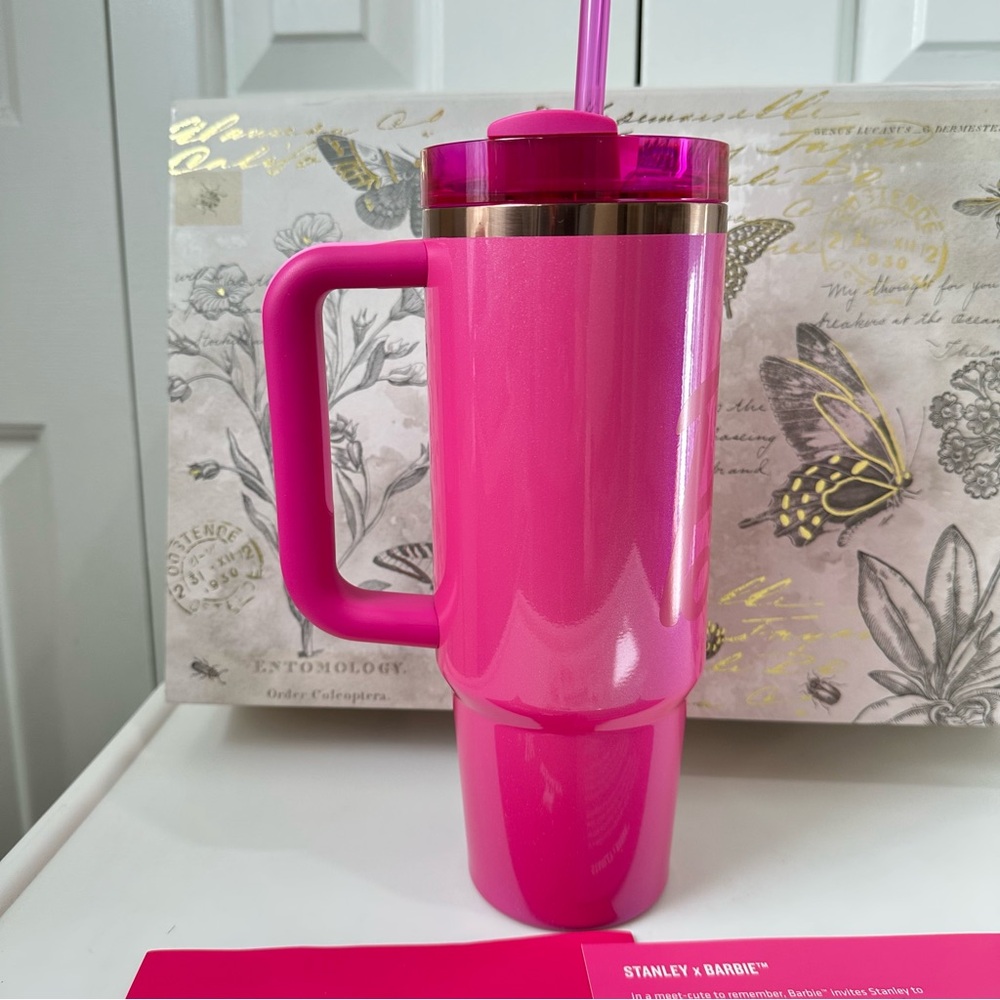 Stanley x Barbie Pink Icon 40oz Quencher Limited Edition Flowstate Tumbler - Picture 3 of 13